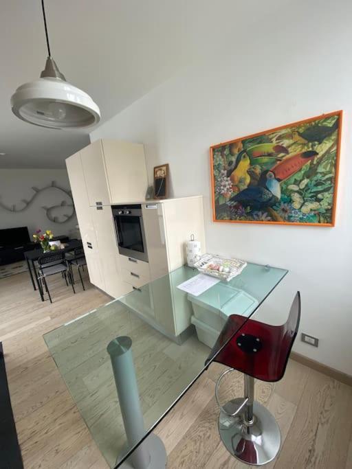 Ferienwohnung Maison Minu Porto Ceresio Exterior foto